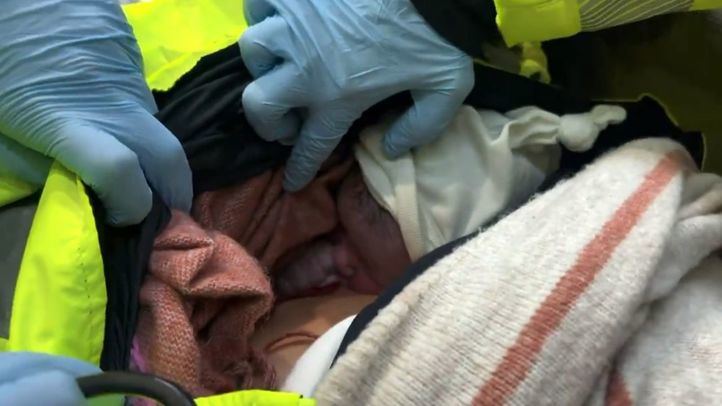 Una mujer de 27 años da a luz en un portal del distrito Retiro