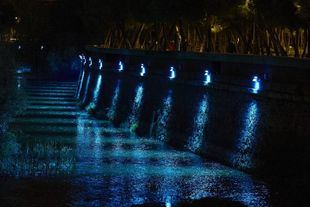 El entorno del Manzanares estrena iluminación para las noches de fin de semana