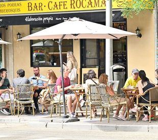 La nueva ordenanza de terrazas endurece el régimen sancionador y mantiene los horarios de 2022