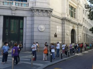 Colas en el banco de España el último día para cambiar pesetas