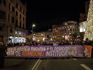 Miles de mujeres marchan contra el negacionismo de la violencia machista