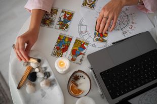 La adivinación hoy: De lo místico a la comodidad digital