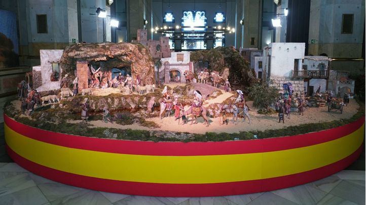 Más de 200 figuras dan vida al belén circular del Ayuntamiento en Cibeles, de acceso gratuito previa retirada de pase