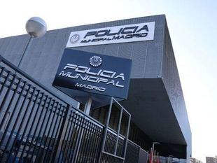 La policía detiene a un hombre con orden de alejamiento por violar y agredir a su pareja