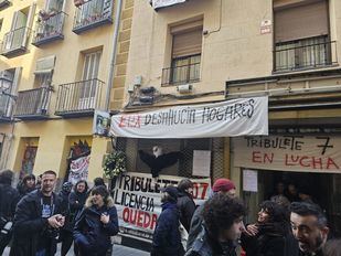 Primera imputación a un fondo buitre por acoso inmobiliario a los vecinos de Tribulete 7