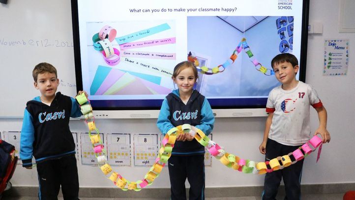 Alumnos en un aula del centro educativo.