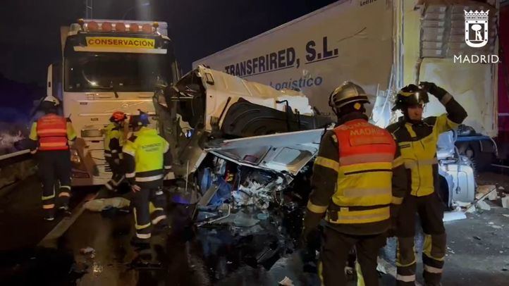 Accidente entre dos camiones y una furgoneta en la M-50