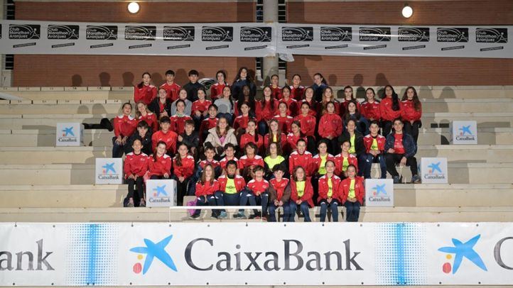 Sara Andres y los niños del Club Marathon Aranjuez