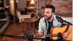 Juan Zelada nos canta 'Todo el dolor' con mucho amor detrás