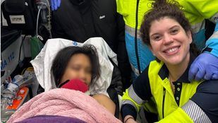 Sanitarios del SUMMA 112 asisten un parto en una vivienda de Valdeacederas