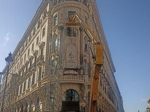 El hotel Four Seasons anuncia el regreso de su emblemático árbol navideño