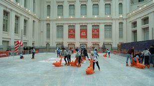 La pista de hielo del Palacio de Cibeles abre sus puertas