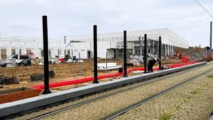 Parada de tranvía en la estación de Cercanías de Parla Norte