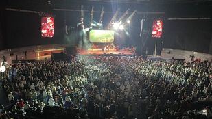 'Debajo de mi sombrero': Vistalegre se rinde ante los himnos del pop español