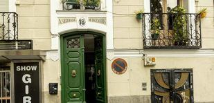 El Ayuntamiento precinta el hostel ilegal de la Cuesta de Santo Domingo