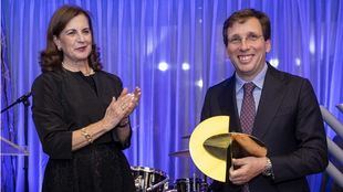 La Comunidad Judía de Madrid premia a Almeida con el Or Janucá 2025