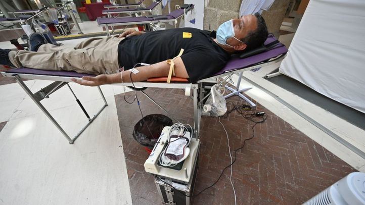 Donante de sangre durante una maratón en la Real Casa de Correos