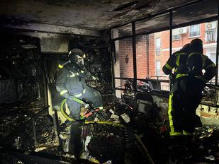 Imágenes del interior de l vivienda en la que se ha originado el fuego