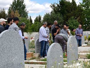 “Un cementerio inclusivo es un lienzo en blanco”: activistas denuncian la rigidez funeraria