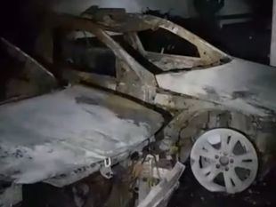 Calcinados seis coches y una moto en un garaje de Latina