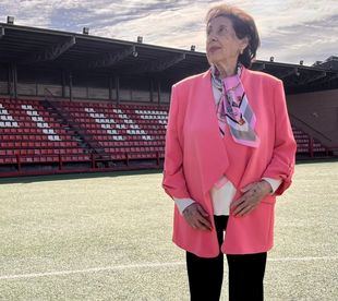 Amelia del Castillo en el estadio del Club Atlético Pinto