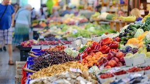 Imagen de archivo de un puesto de fruta y verdura del mercado municipal de Las Ventas