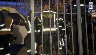 Rescatadas cuatro personas atrapadas en el incendio de una vivienda en Villaverde