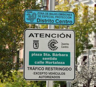 Los vehículos sin distintivo empadronados en Madrid podrán seguir circulando un año más por la ciudad