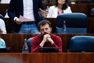 El diputado de Más Madrid en la Asamblea de Madrid, Pablo Padilla, durante un pleno en la Asamblea de Madrid