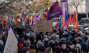 Protesta frente a la embajada de EE.UU. contra el "ataque imperialista" a Venezuela
