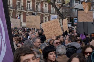 Decenas de personas concentradas frente a la embajada de EE.UU. contra su intervención en Venezuela