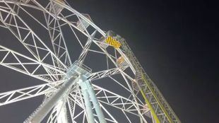 Rescate en las alturas: 19 personas atrapadas en la noria de Torrejón de Ardoz