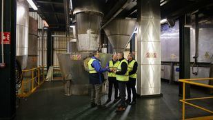 El consejero de Medio Ambiente, Agricultura e Interior de la Comunidad de Madrid, Carlos Novillo, visita la planta de tratamiento de lodos del Canal de Isabel II en Loeches