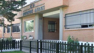 Más Madrid y familias exigen la retirada urgente del amianto del colegio Buenos Aires de Pinto