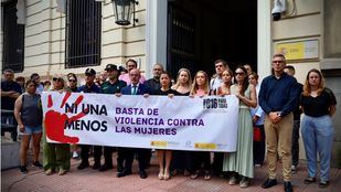 Minuto de silencio en la Delegación del Gobierno por la primera víctima machista de 2025 en la región