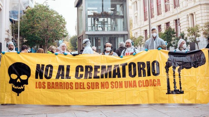 Asociaciones vecinales de Usera y Villaverde protestan contra el crematorio en la M-40