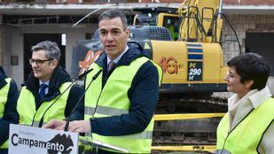 Pedro Sánchez en el arranque de la demolición de cuarteles de la Operación Campamento