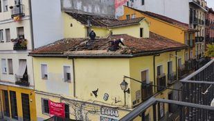 Continúan los trabajos los trabajos en el edificio del antiguo Baobab, pese a la paralización anunciada por Almeida