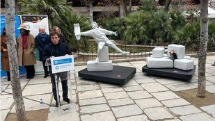 Escultura 'Reséate y vive', en los jardines de Gregorio Ordóñez