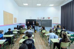 Los sindicatos estudian acudir a los tribunales contra la jornada partida en los colegios públicos