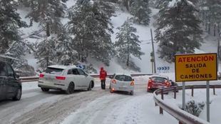 Nieve en la M-601 en el Puerto de Navacerrada