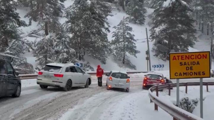 Nieve en la M-601 en el Puerto de Navacerrada
