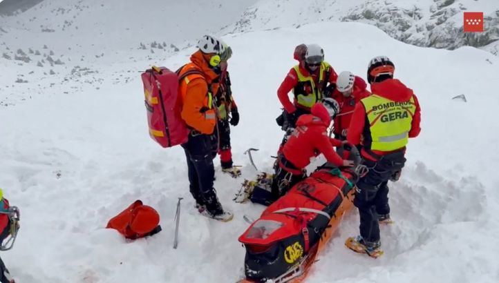 El GERA rescata a un esquiador que se vio sorprendido por un alud en Peñalara