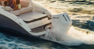 Vacaciones en la Costa Dorada: planes en el mar y claves para comprar tu barco sin equivocarte