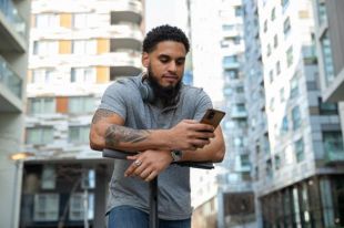 Tu celular ya ganó: así dominan los smartphones las apuestas online