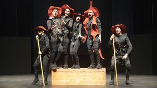 Una escena de la obra de teatro 'Tebanas'