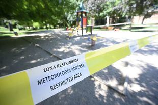 Imagen de archivo: zona balizada por rachas de viento en el parque de El Retiro
