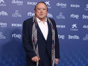 El actor Fernando Esteso posa en la alfombra roja previa a la gala de la 37 edición de los Premios Goya de 2023