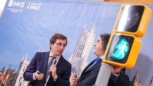 Presentación de los avisadores acústicos con mando a distancia en semáforos