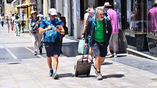 Turistas por Gran Vía